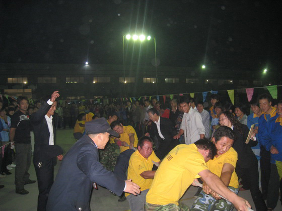 2010五一拔河角逐